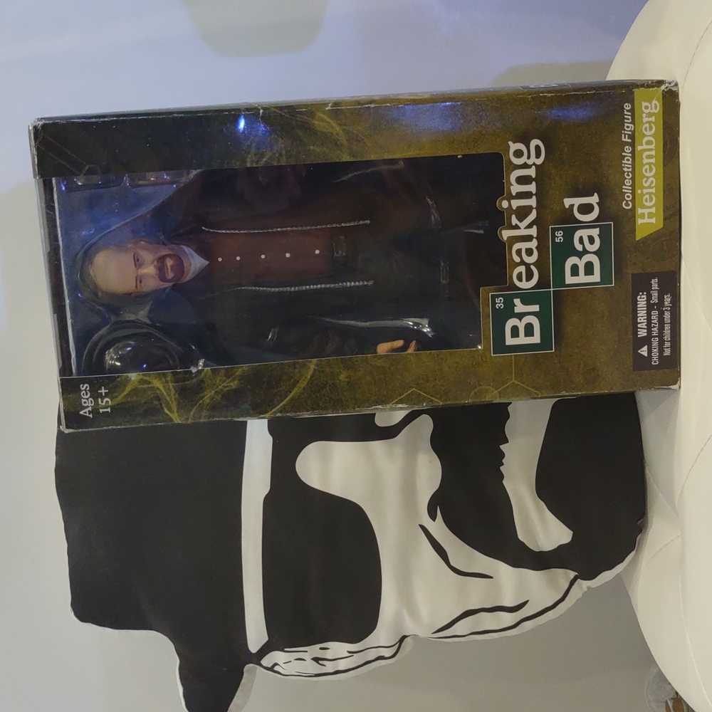 Heisenberg Walter Breaking Bad Figure New Collectible Hat Glasses